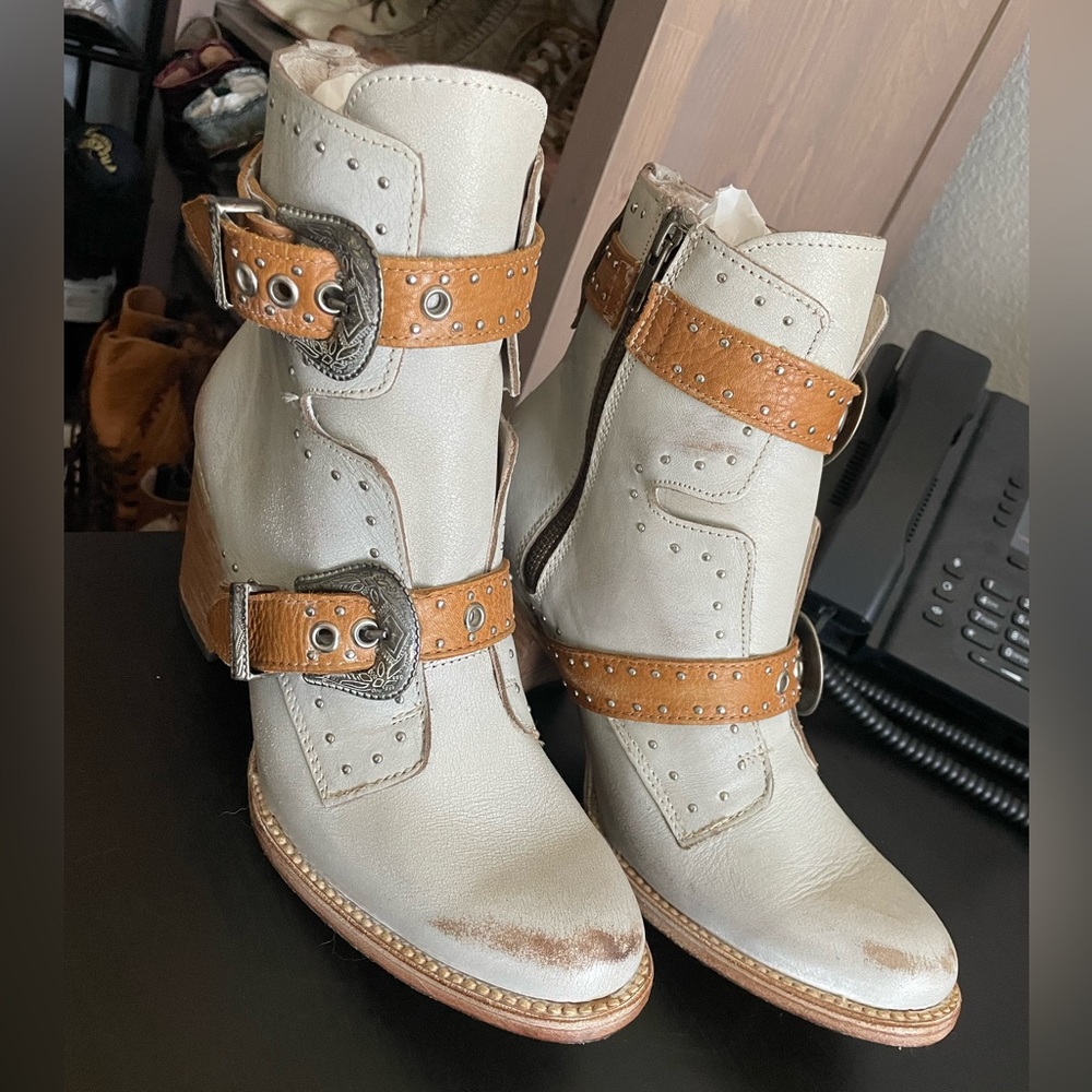 **SOLD** Freebird Selina